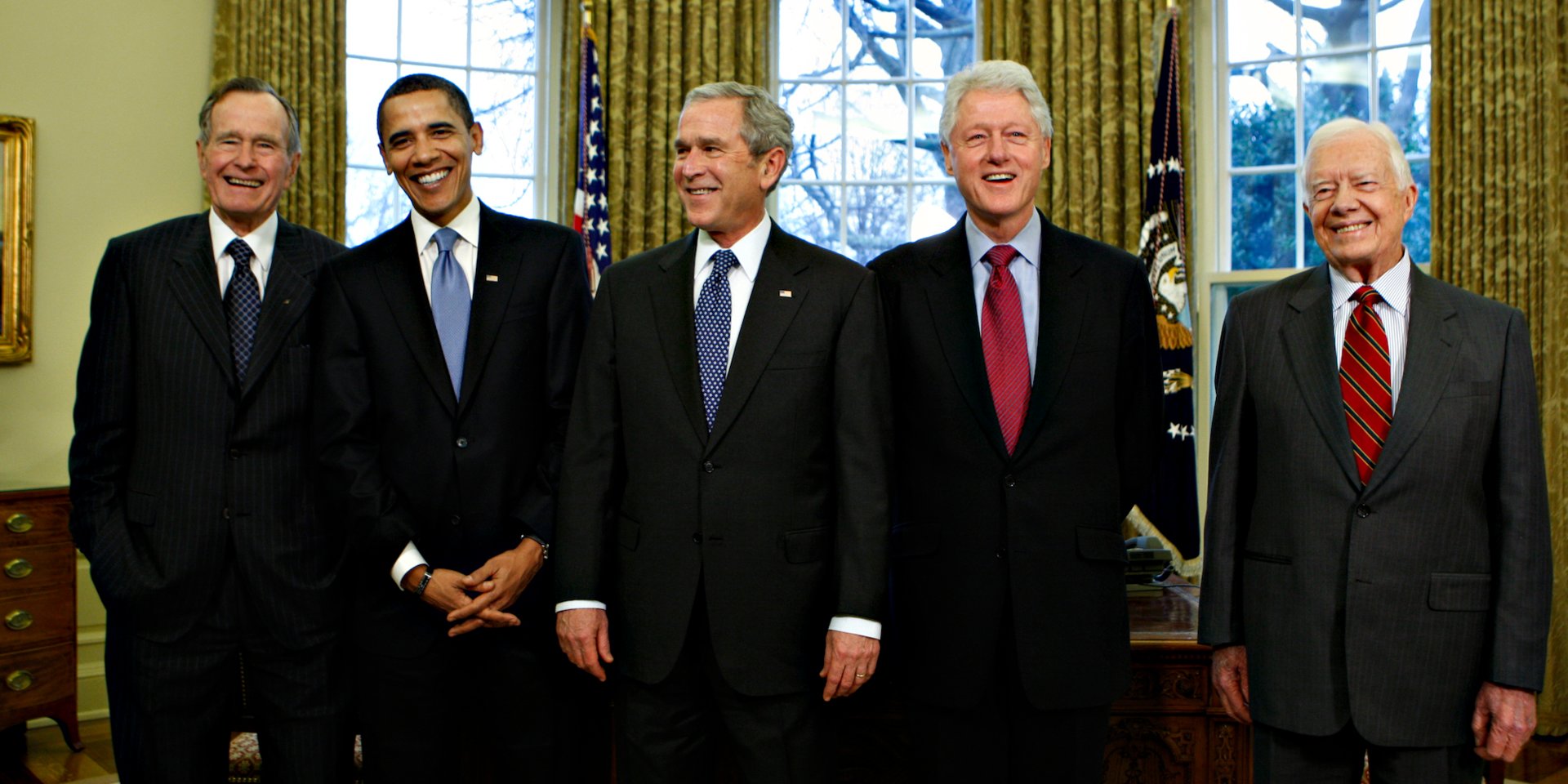 Năm tổng thống Mỹ gần nhất trước thời Donald Trump (từ trái sang): George H.W. Bush, Barack Obama, George W. Bush, Bill Clinton và Jimmy Carter, tại Nhà Trắng ngày 07/01/2009. Ảnh: J. Scott Applewhite/AP.