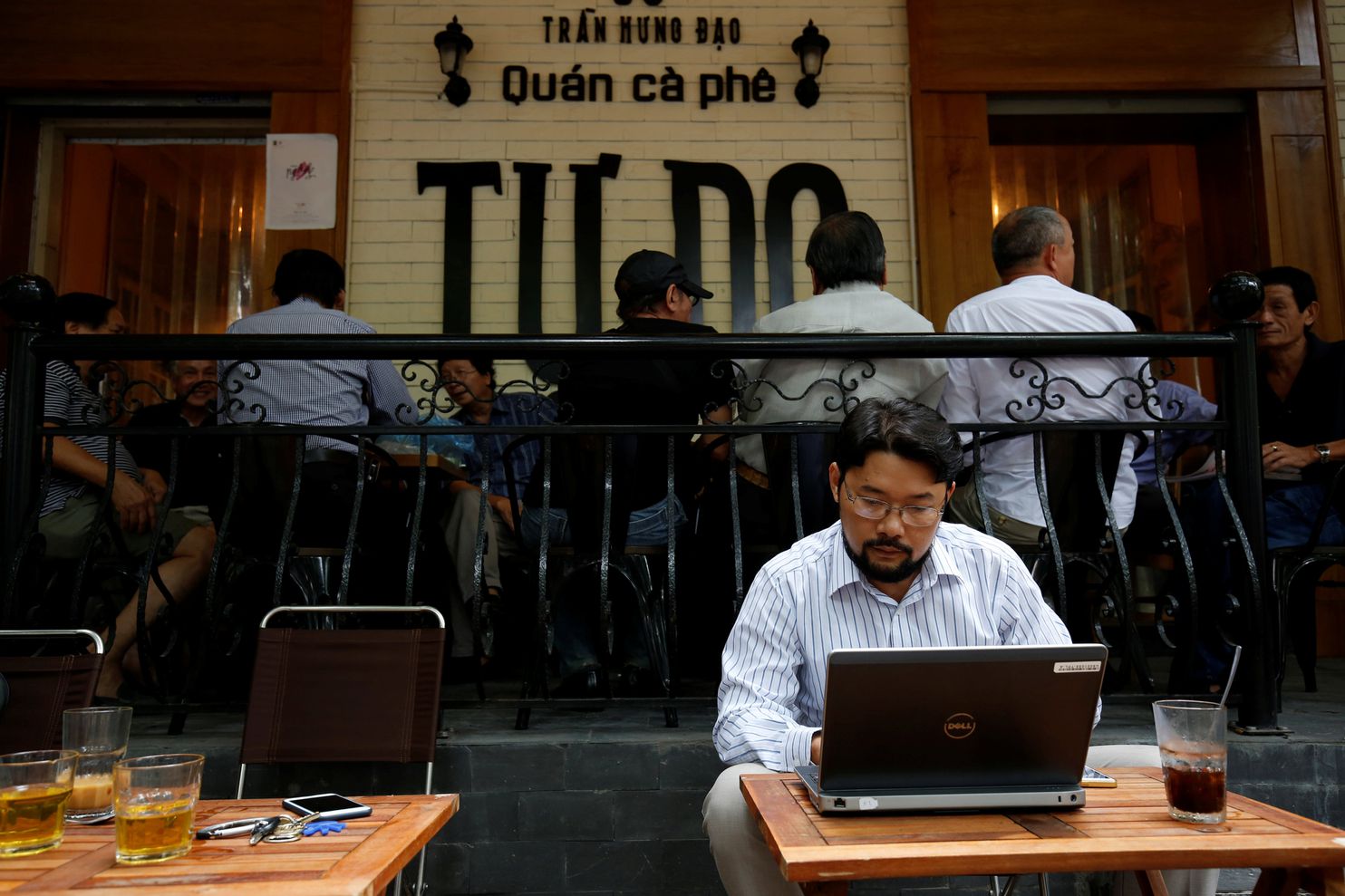 Quán cafe Tự Do ở Hà Nội. Ảnh: REUTERS/Kham.